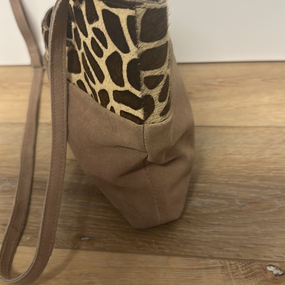 Anthropologie verona textured clutch crossbody giraffe print - Picture 3 of 12